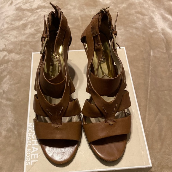 MICHAEL KORS ZOE SANDALS - Picture 2 of 14